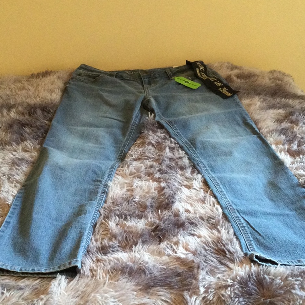 NWT Natural Reflections Straight Leg Jeans